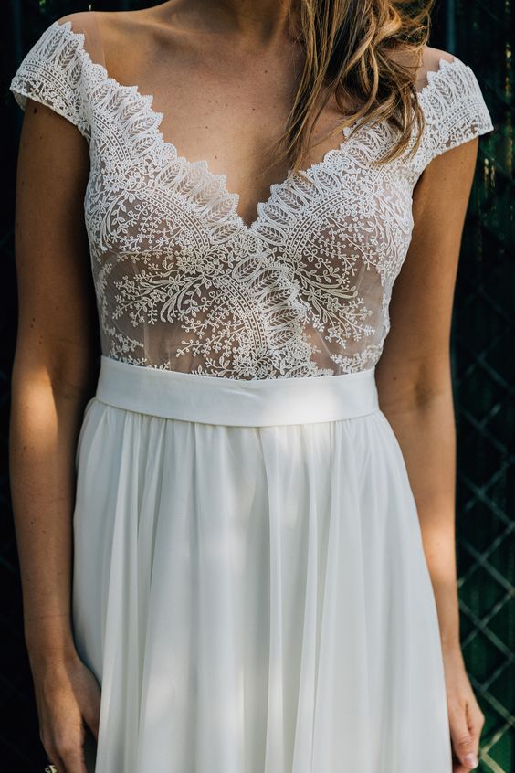 robe de mariée dentelle décolletée